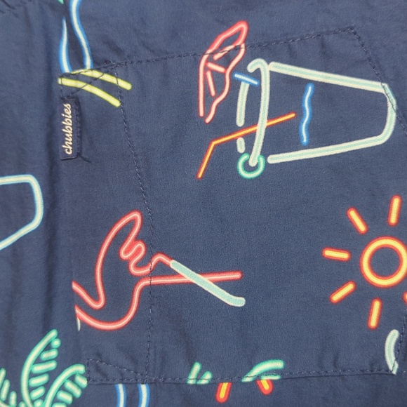 Chubbies One Man Wolf Pack Friday Shirt Size Small Stretch Packable - Picture 7 of 8